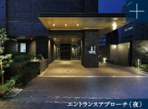 エントランスアプローチ(夜)
